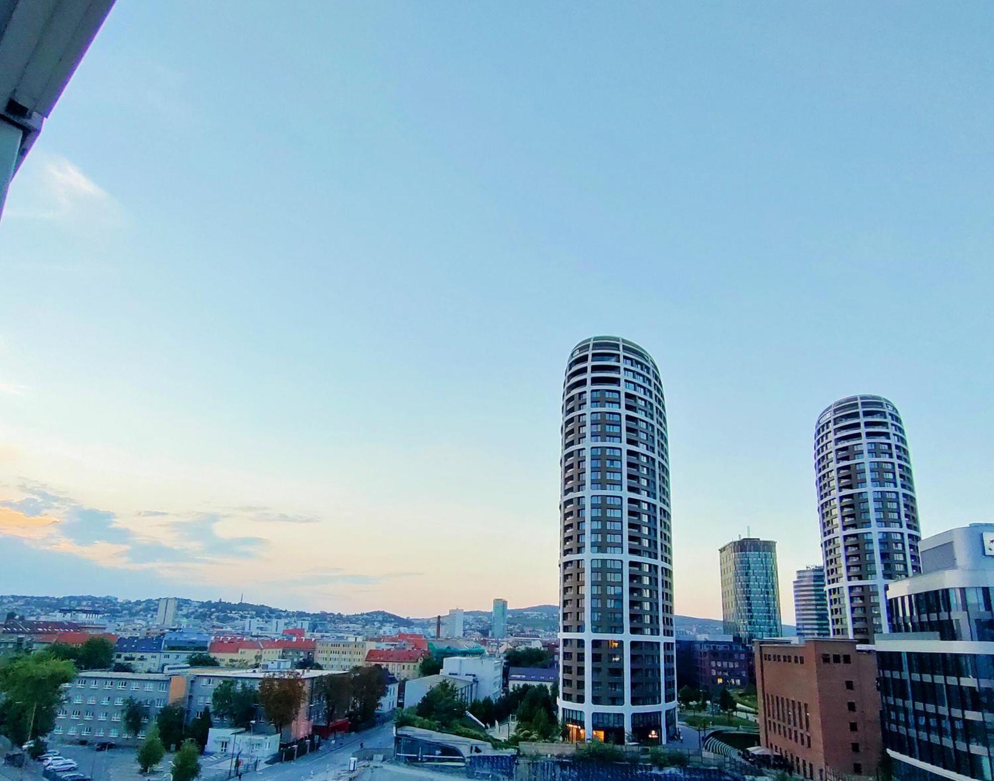 Sag Panorama City Free Parking Bratislava Eksteriør billede